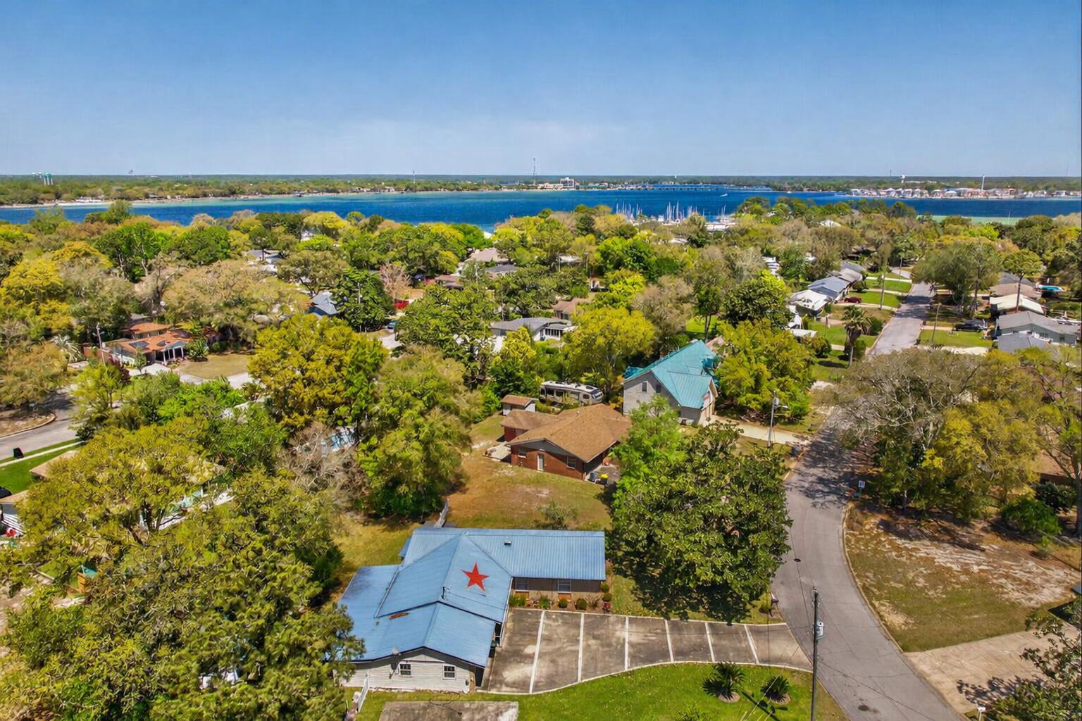 COMMODORE PLACE - Residential