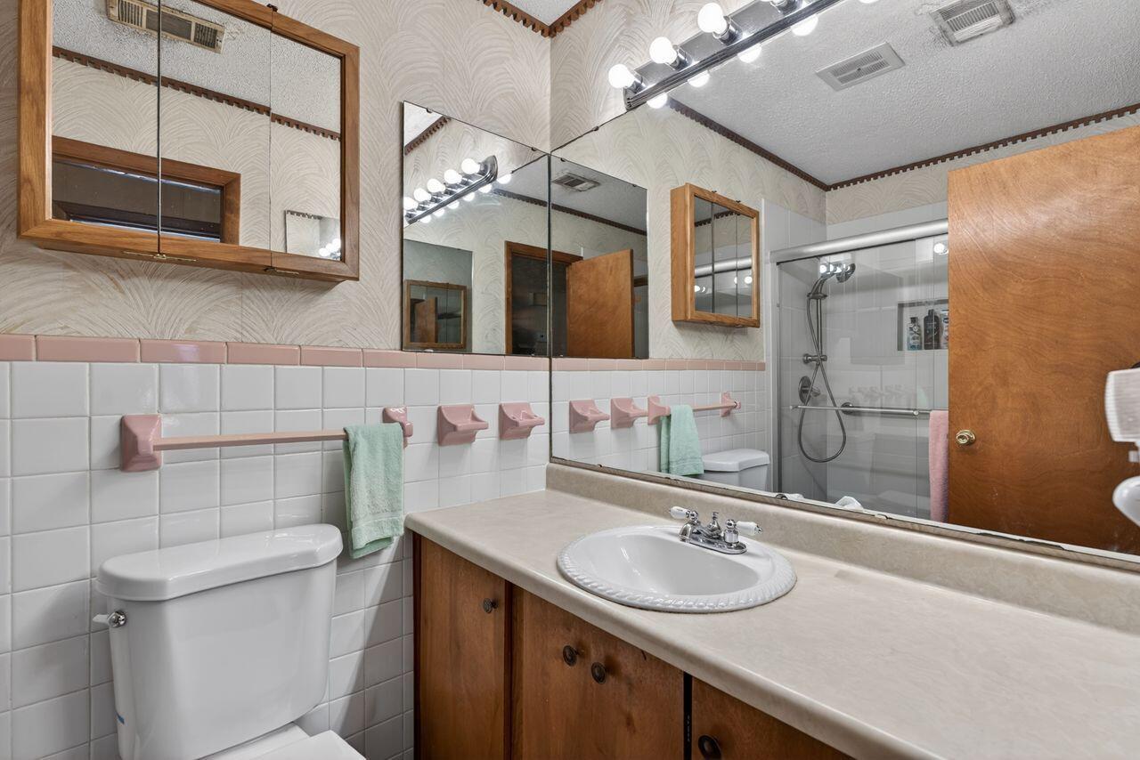 COMMODORE PLACE - Residential