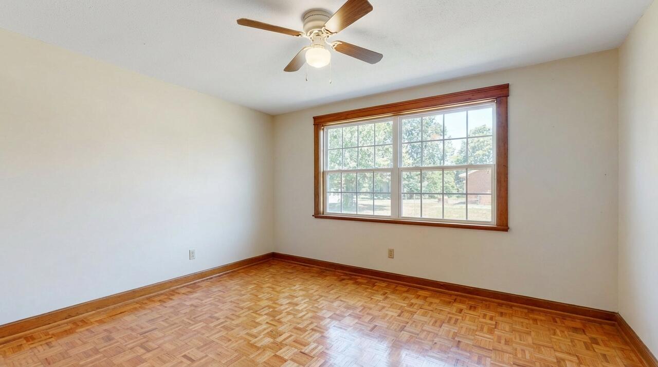 COMMODORE PLACE - Residential