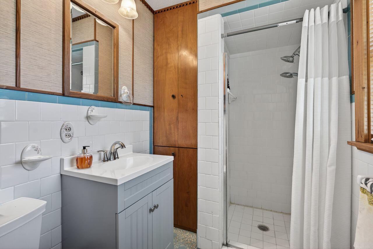 COMMODORE PLACE - Residential