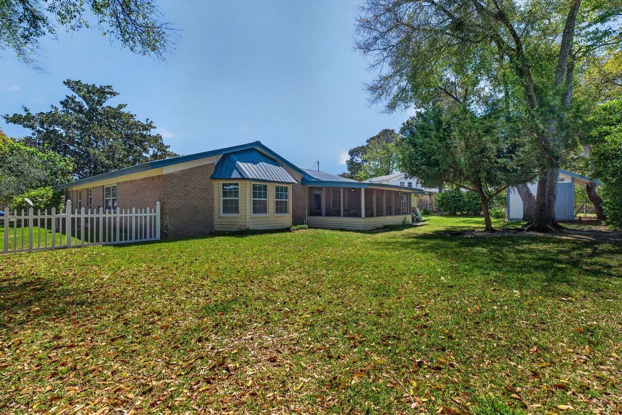 COMMODORE PLACE - Residential