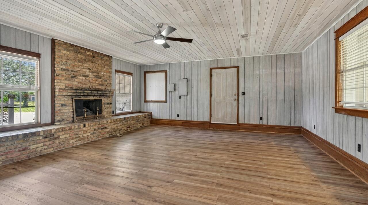 COMMODORE PLACE - Residential