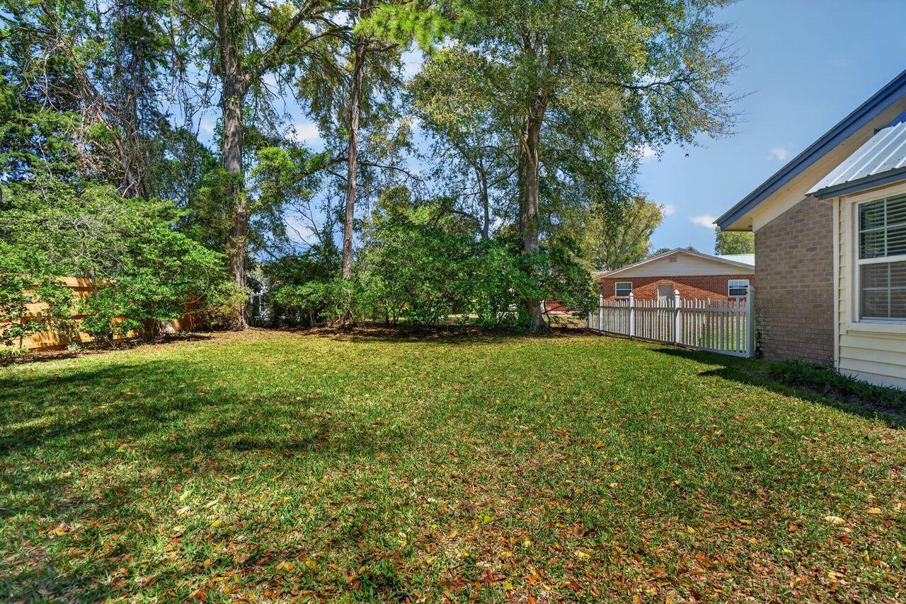 COMMODORE PLACE - Residential