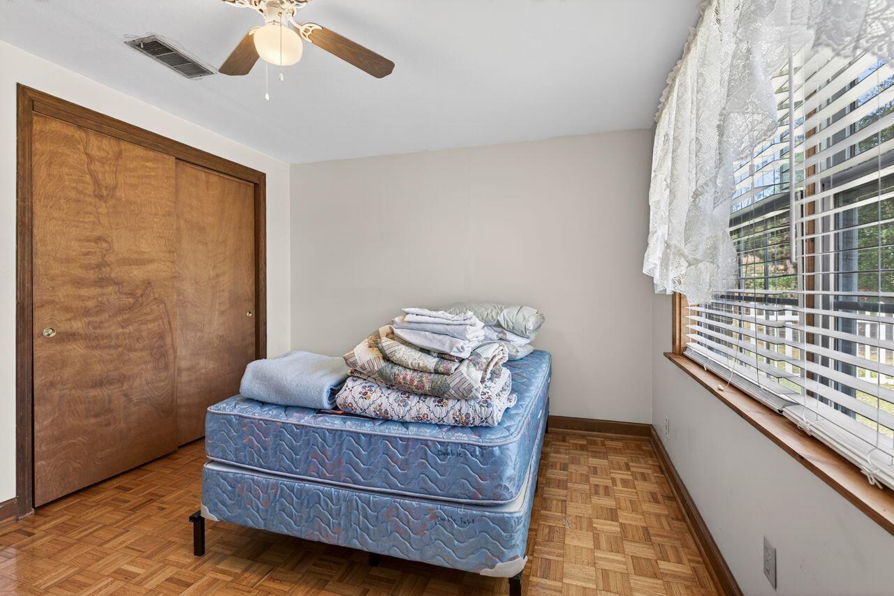 COMMODORE PLACE - Residential