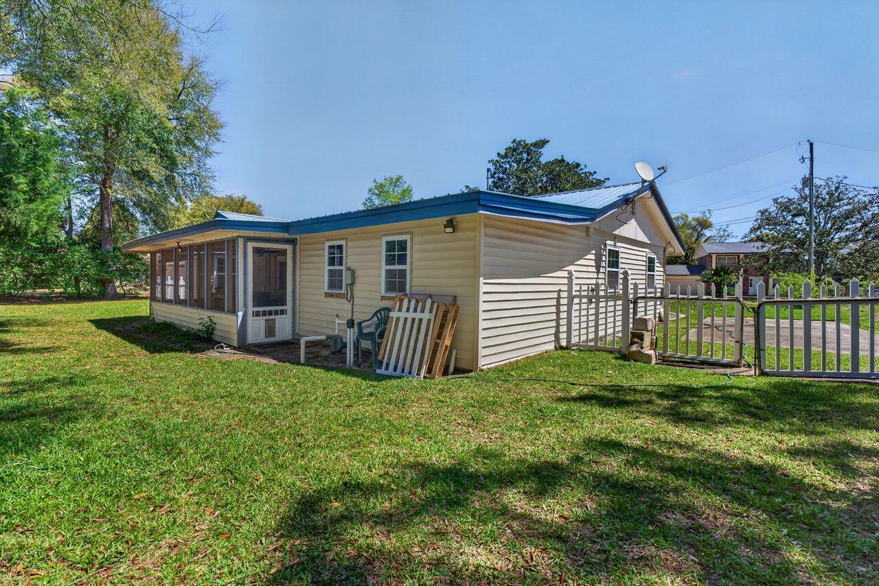 COMMODORE PLACE - Residential