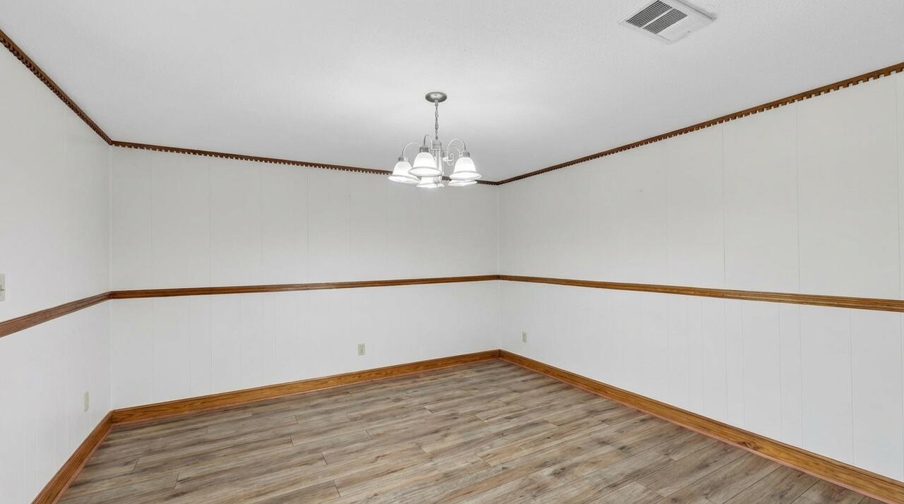 COMMODORE PLACE - Residential