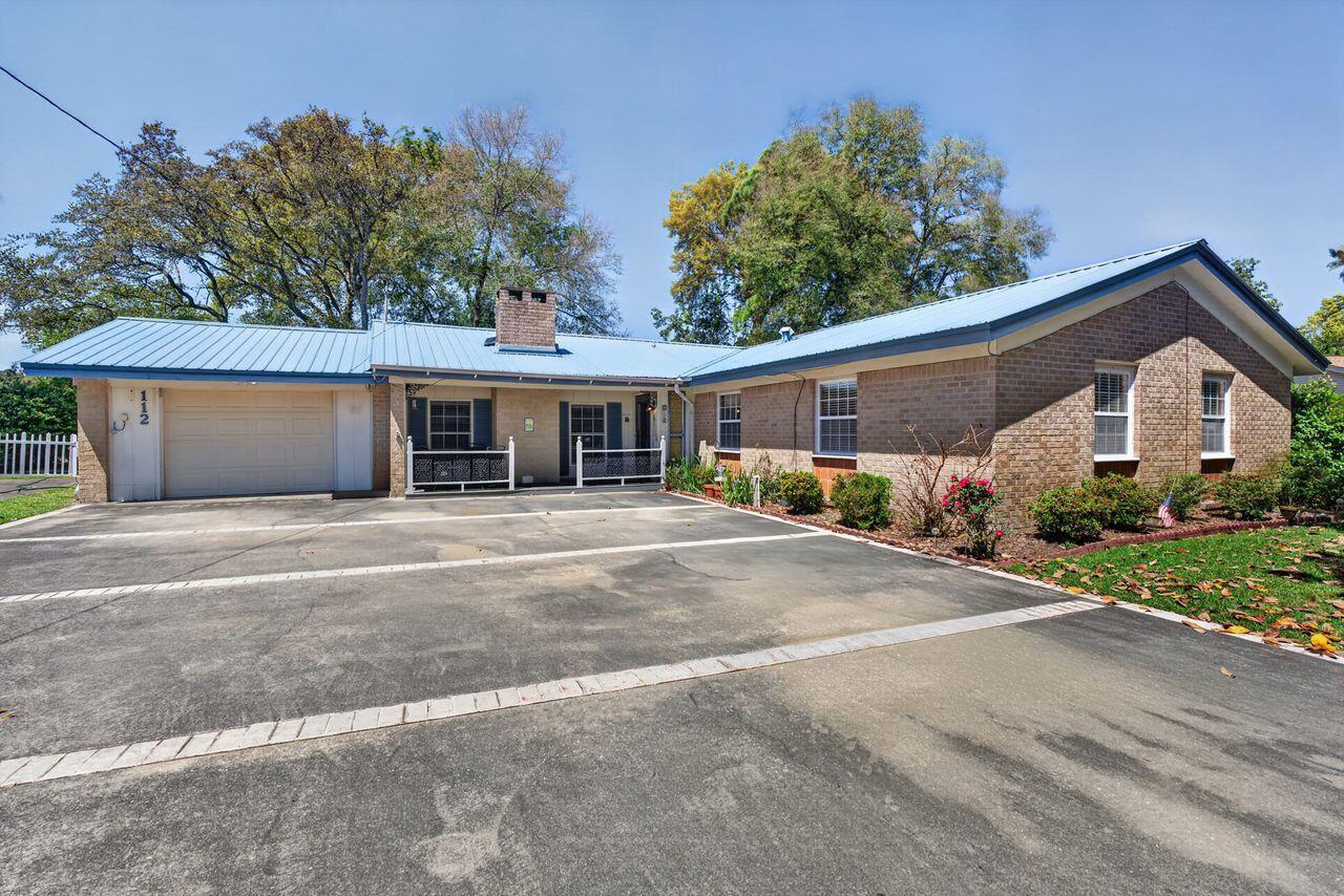 COMMODORE PLACE - Residential