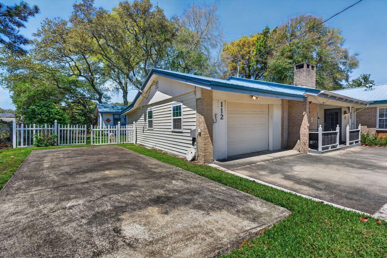 COMMODORE PLACE - Residential