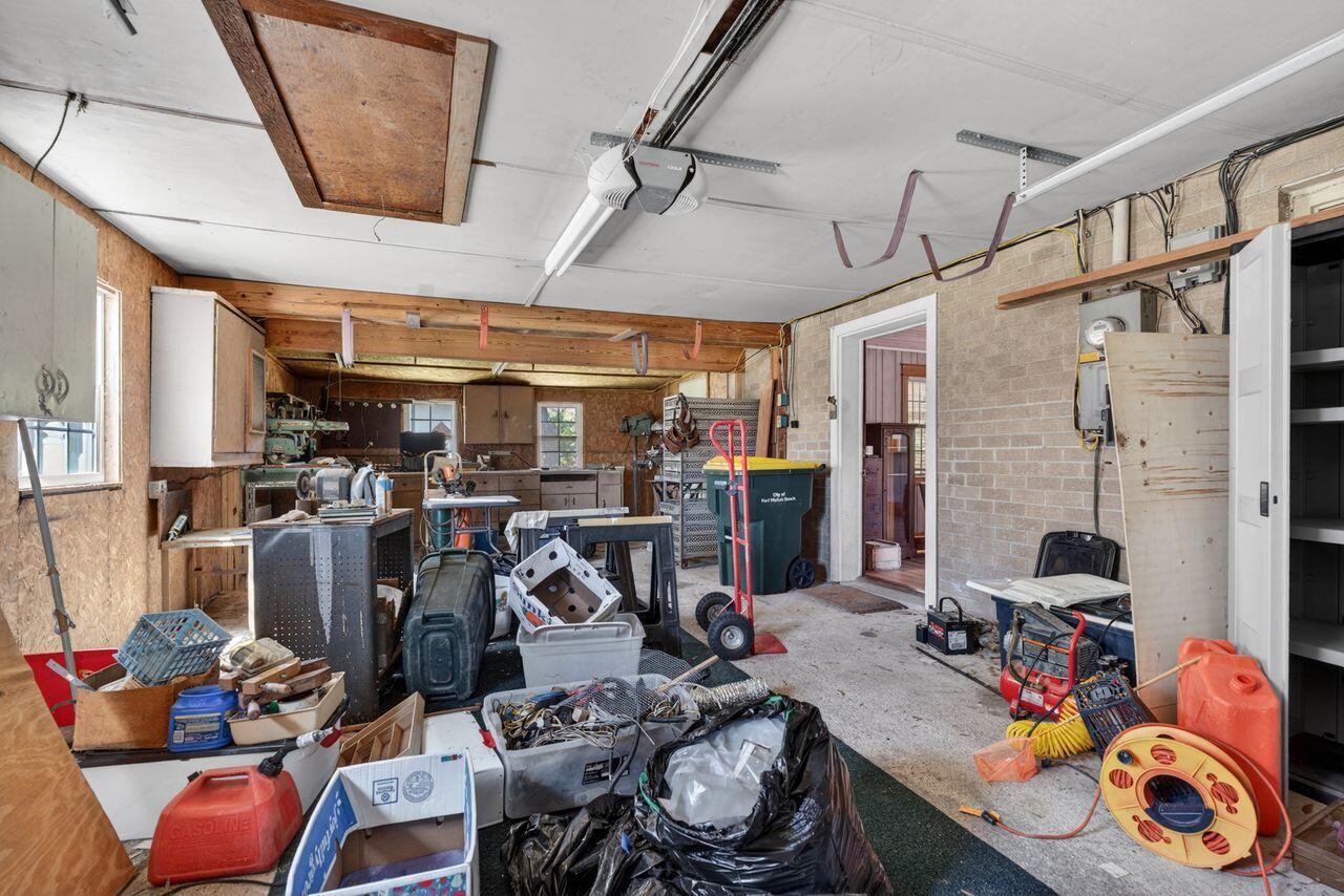 COMMODORE PLACE - Residential