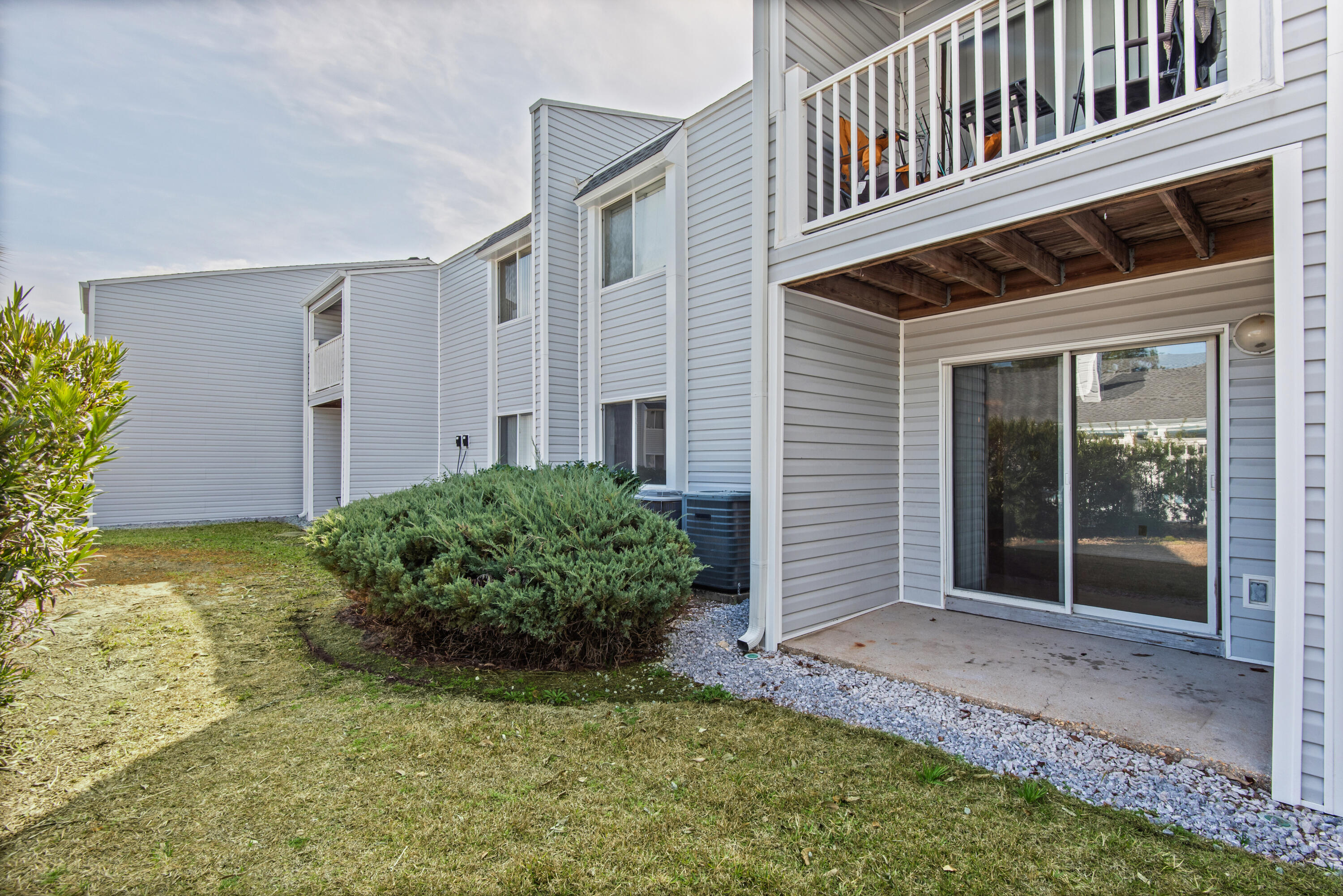 FINISTERRA CONDO - Residential