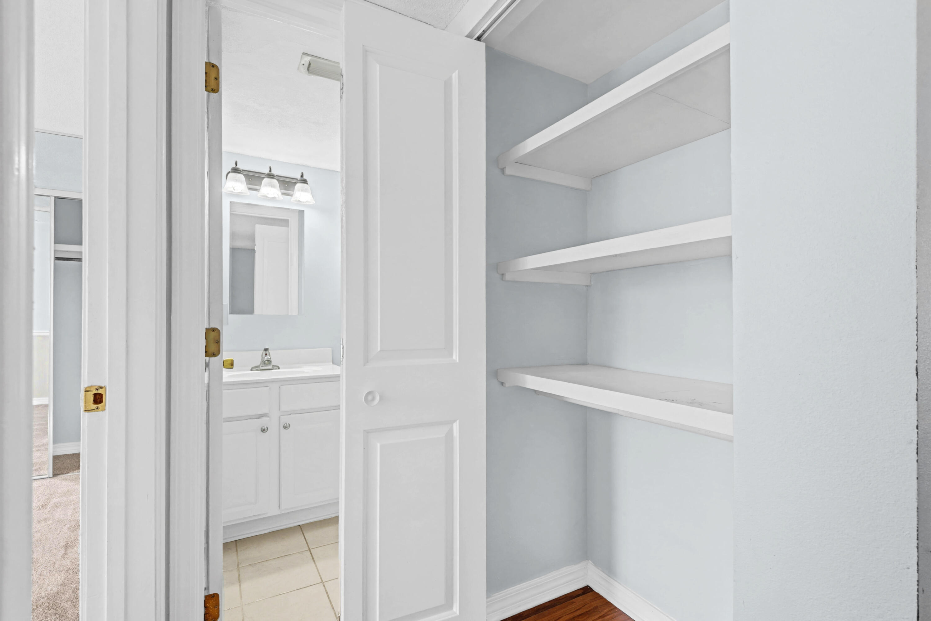 FINISTERRA CONDO - Residential