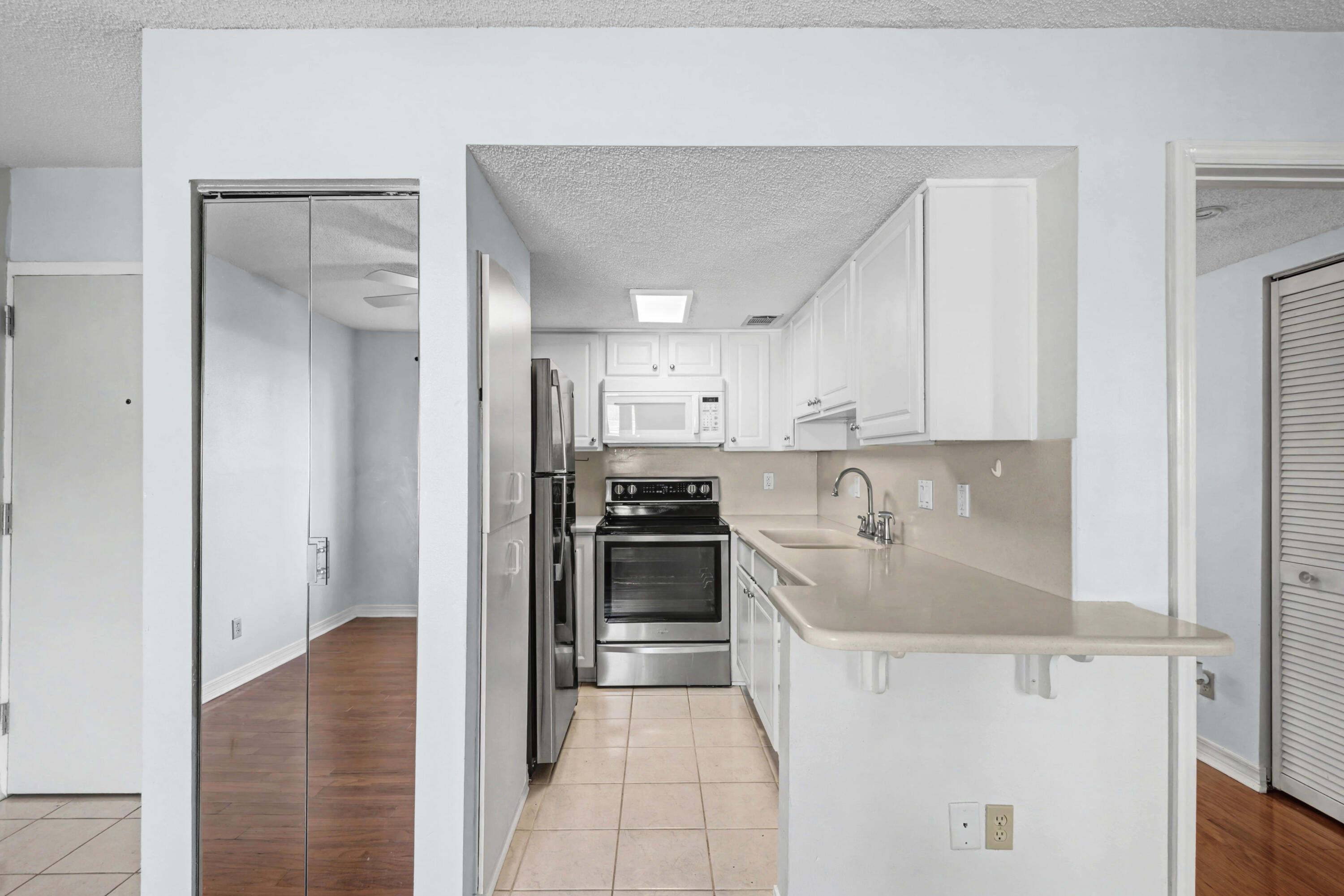 FINISTERRA CONDO - Residential