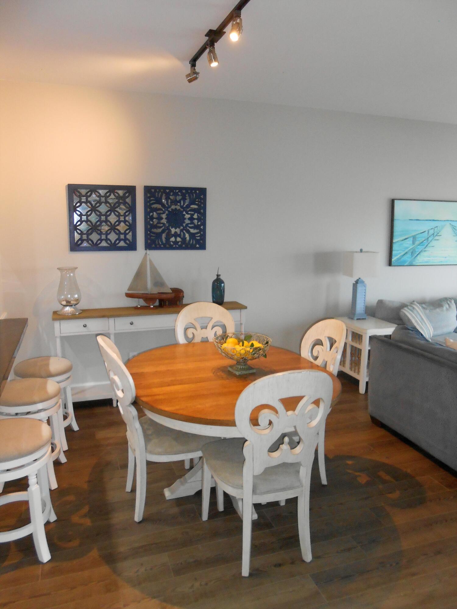 TOPS'L BEACH MANOR - Residential