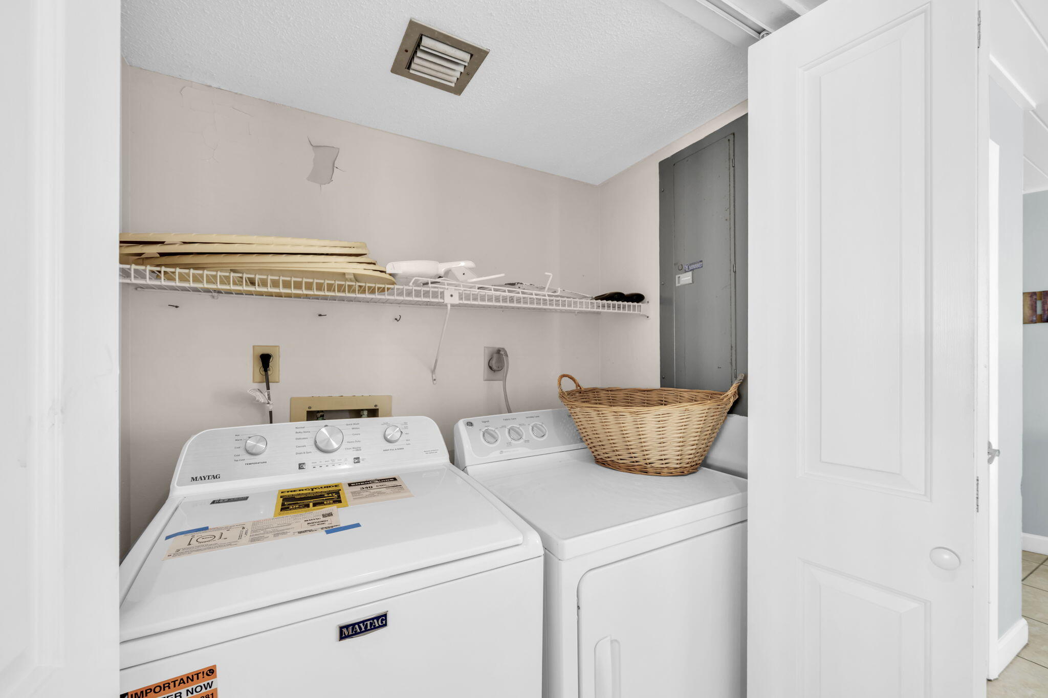 MAINSAIL CONDO PH 1 - Residential