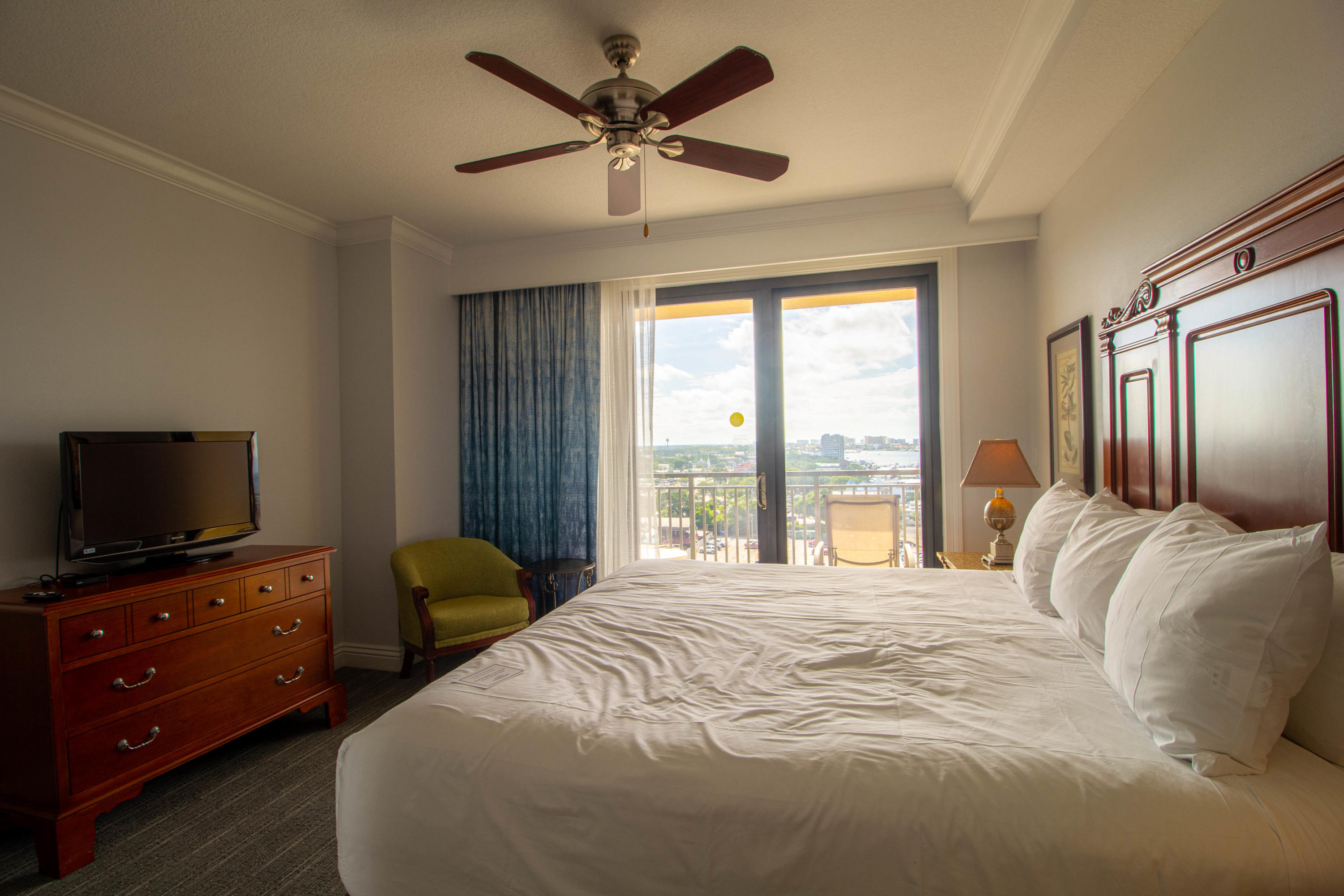 EMERALD GRANDE - Residential