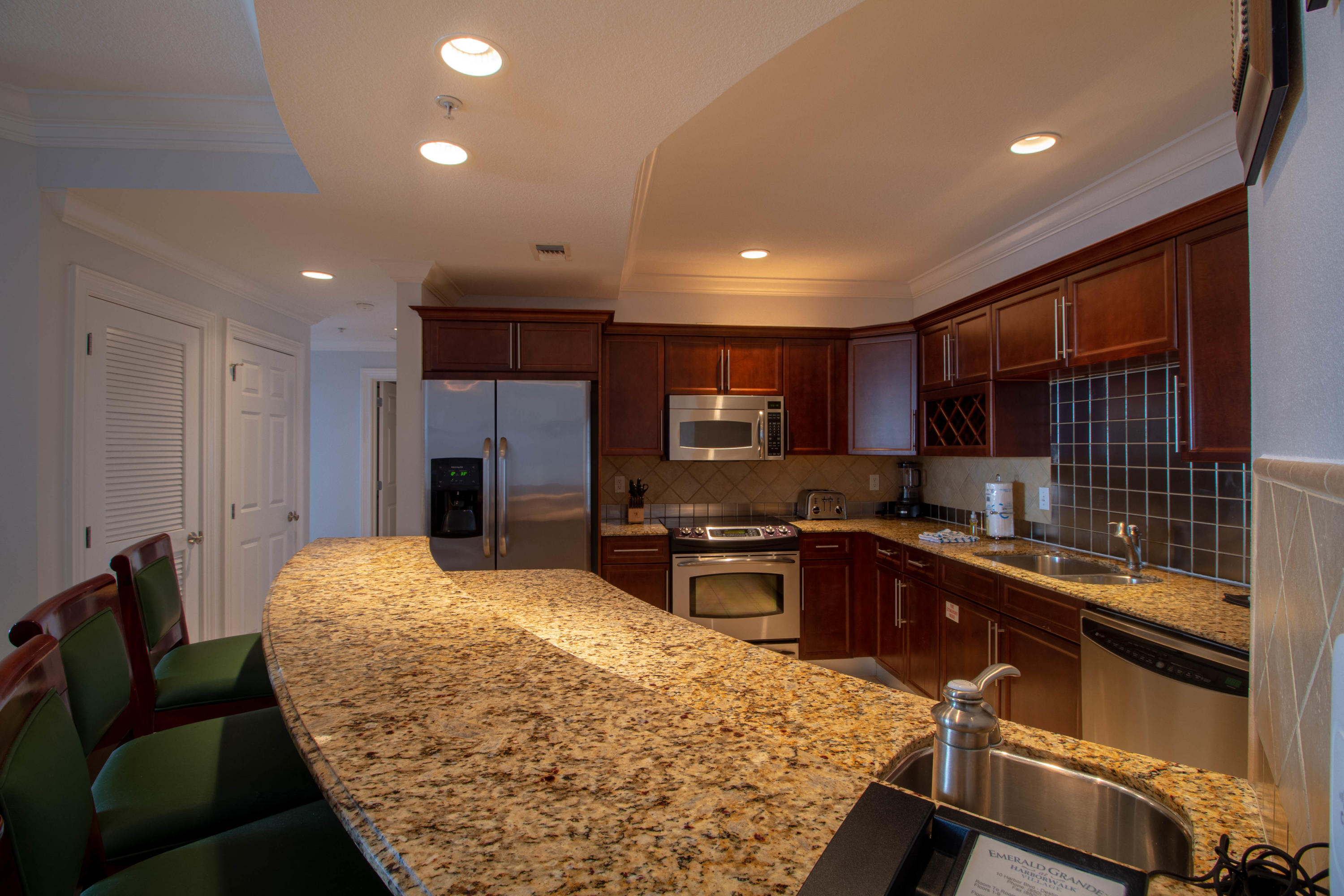 EMERALD GRANDE - Residential