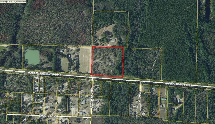 Excellent, rare opportunity in Freeport with 7.25 acres of state residential zoned land. The property has over 600 ft of frontage on Hwy 20, the main arterial in Freeport, FL. This site would be great for a new development or new home build site. Excellent location being within 15 minutes to the Walton County beaches and is in close proximity to the new Public grocery store, restaurants, schools, golf courses, and shopping. Located in the city of Freeport, the middle point between North and South Walton counties. Freeport is within close driving distance to Destin, Miramar Beach, Panama City Beach, Niceville, Fort Walton Beach and Defuniak Springs.
**Highly motivated seller, bring an offer.