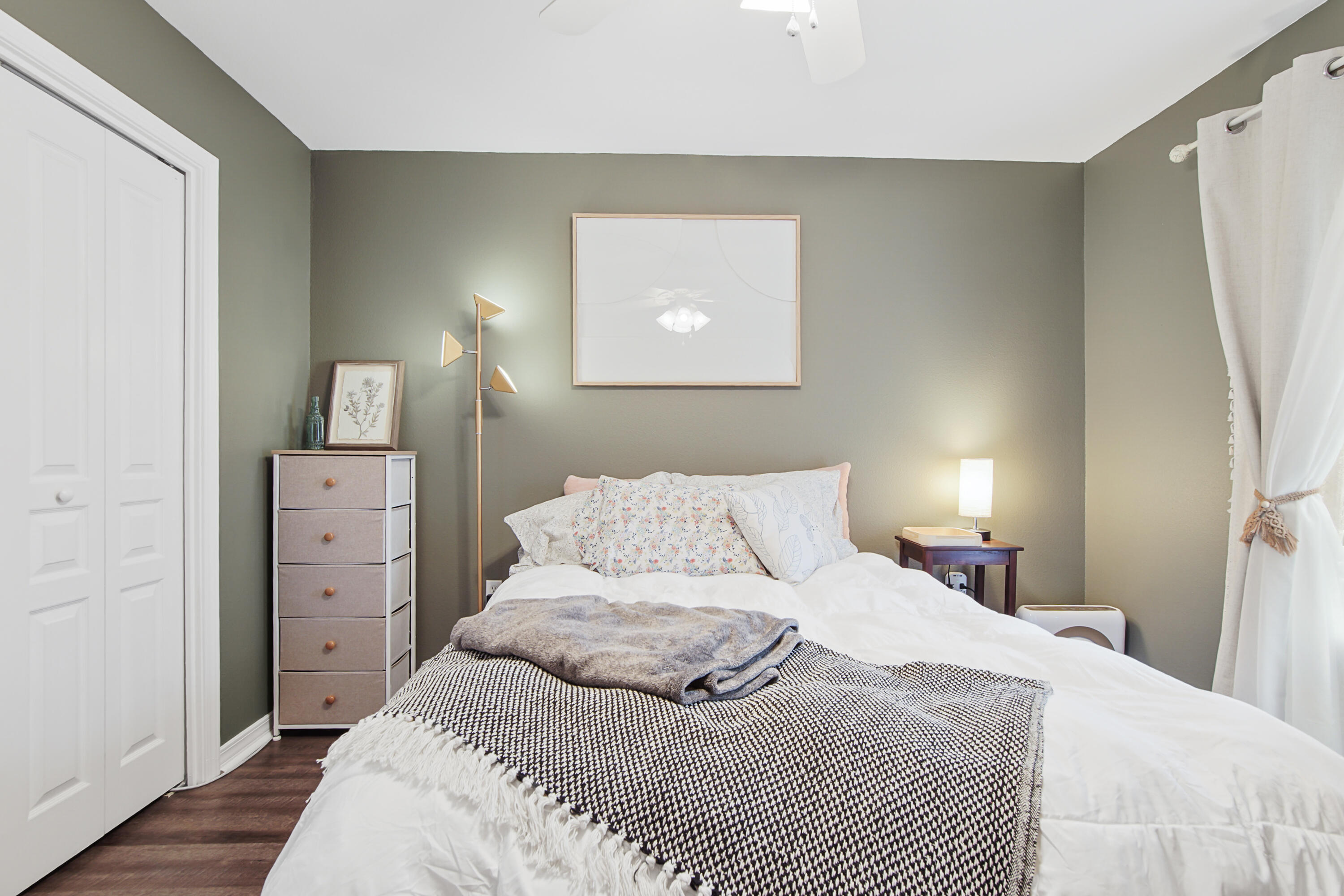 HUNTERS' RIDGE - Residential