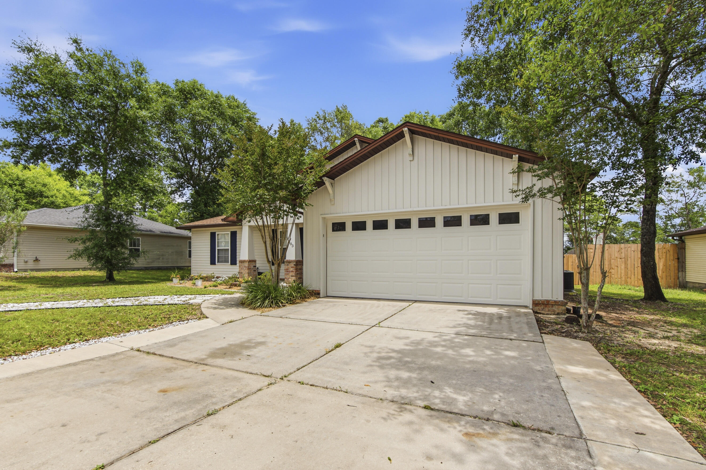 HUNTERS' RIDGE - Residential