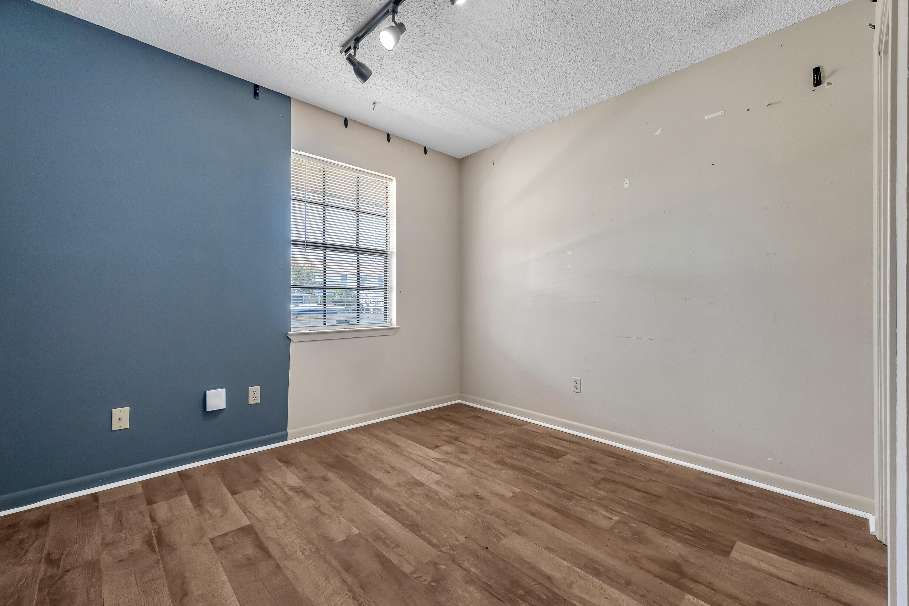 POLYNESIAN ISLANDS - Residential