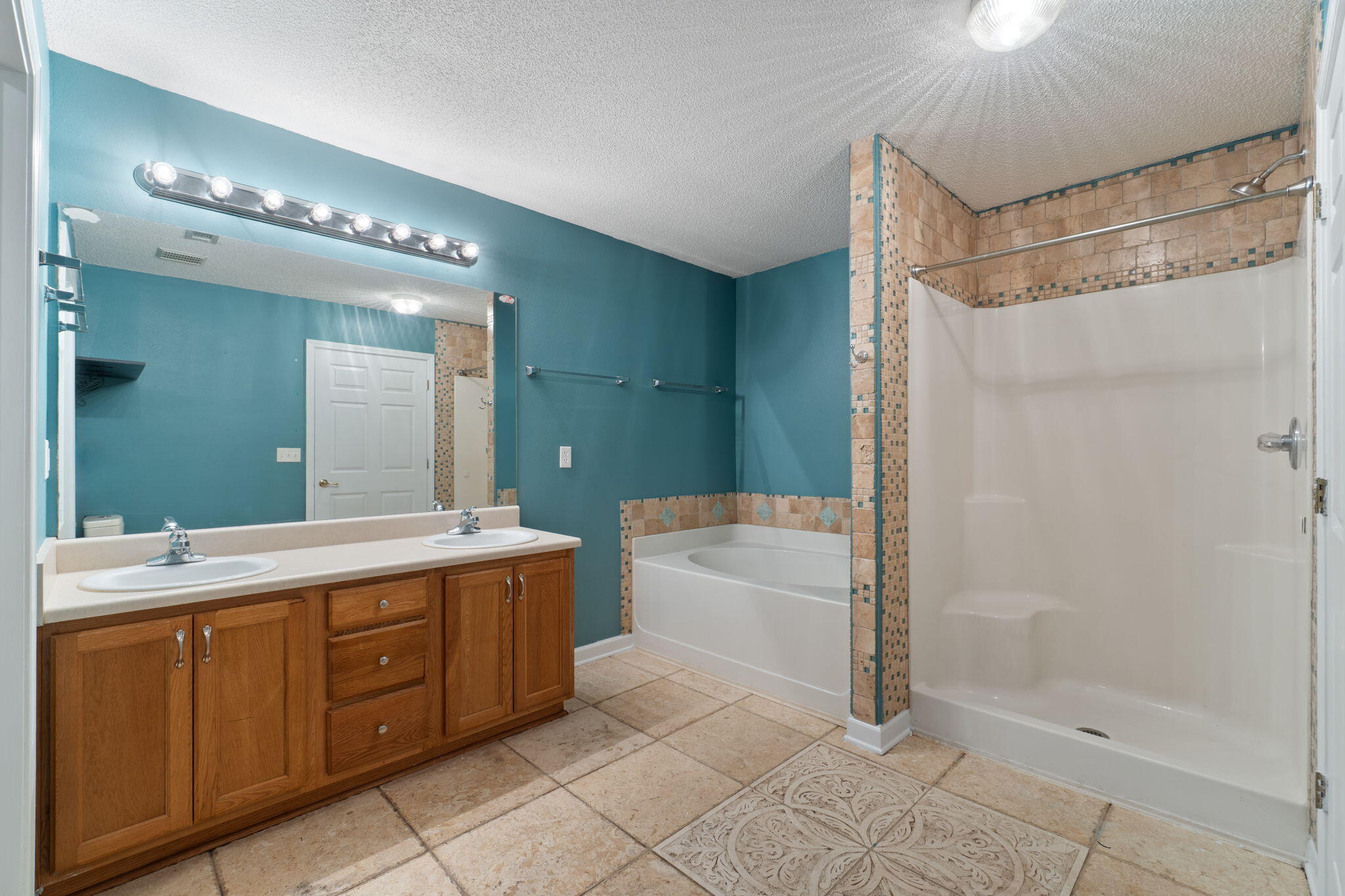 TRIPLE LAKES ESTATES - Residential