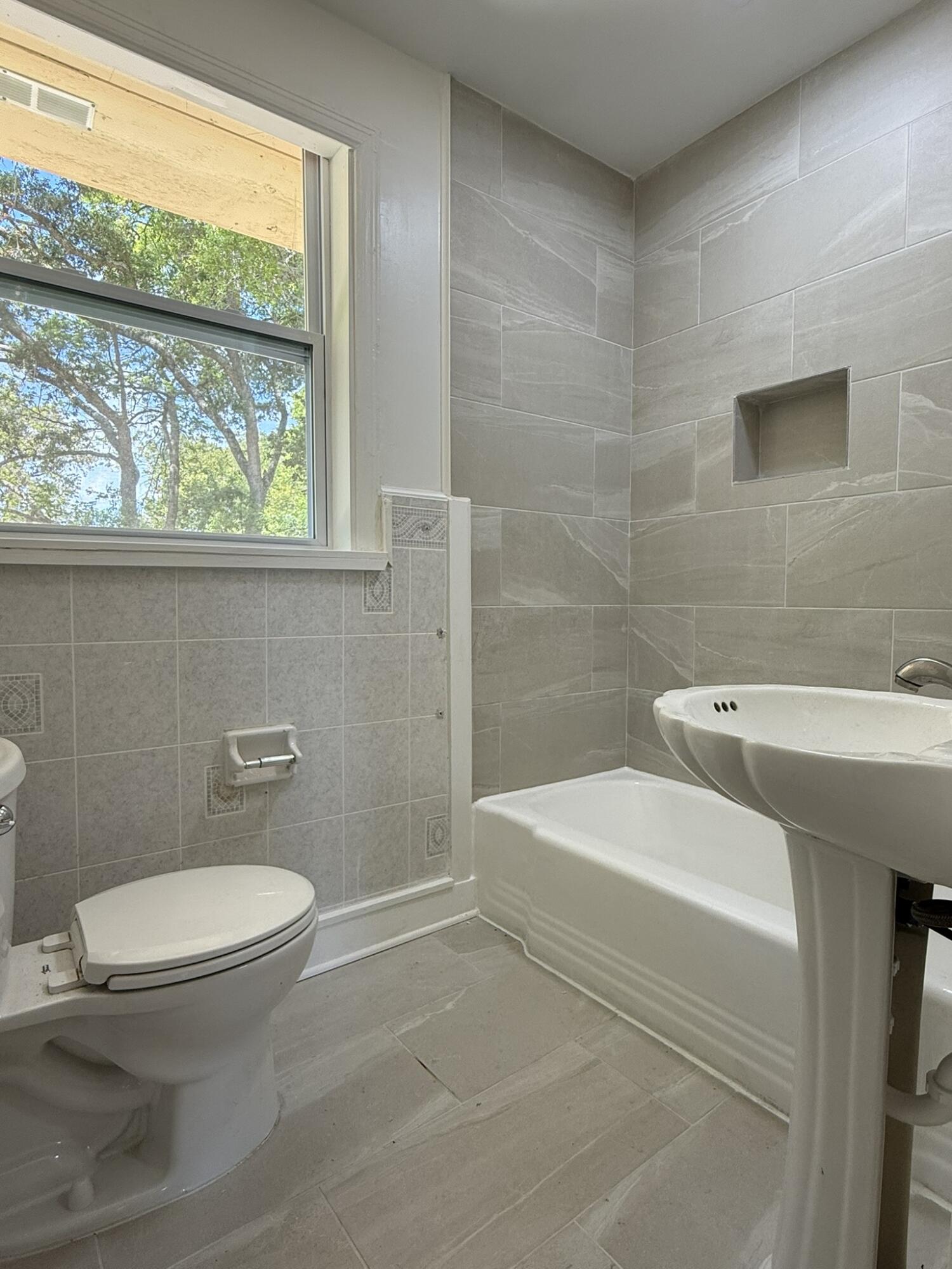 GARNIERS BEACH - Residential Lease