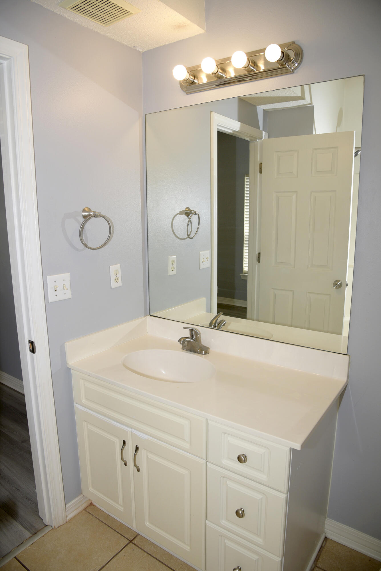 THE OAKS AT NICEVILLE - Residential Lease