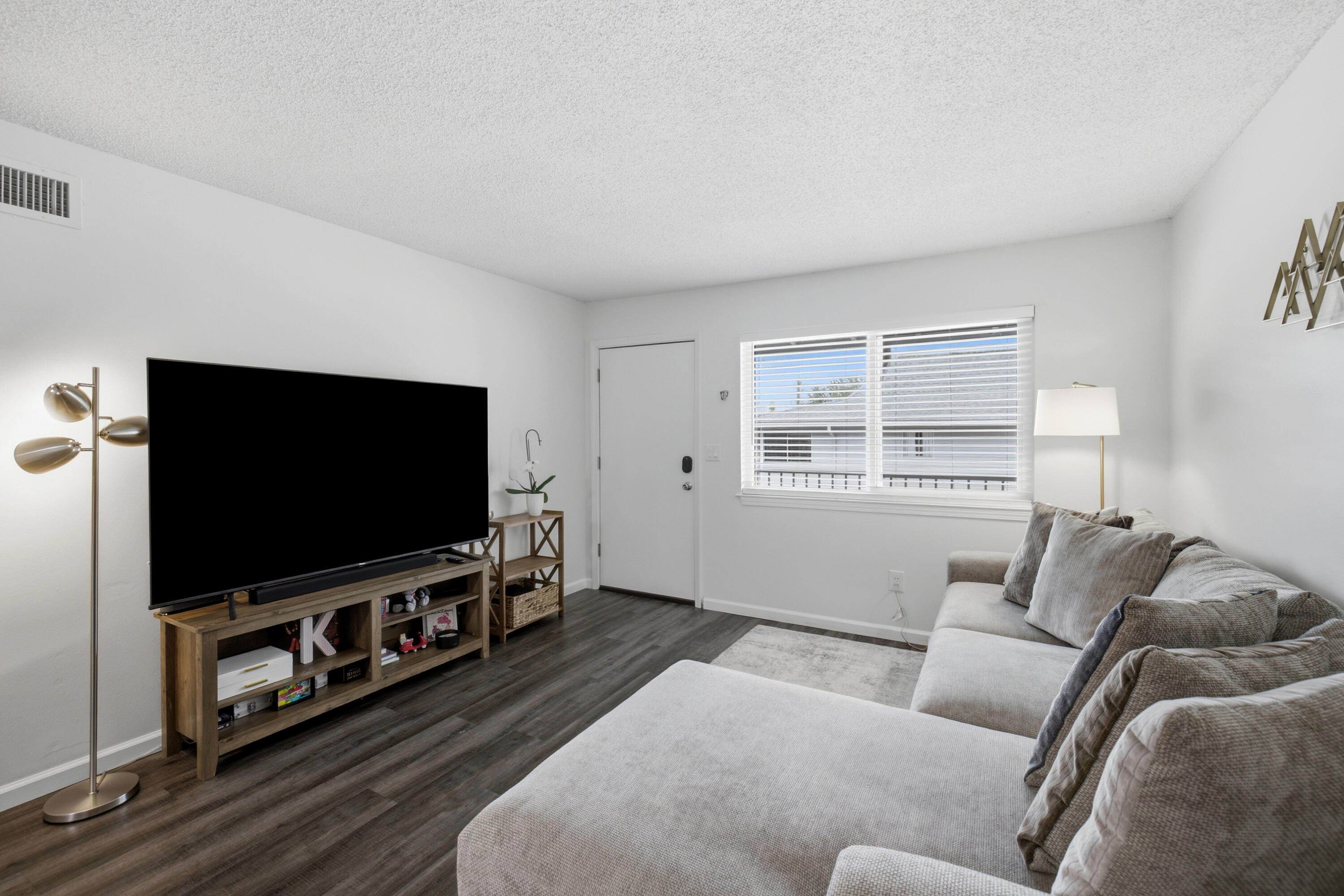 Photo 1 of 18 — 201 E College Boulevard 16, Niceville, FL 32578