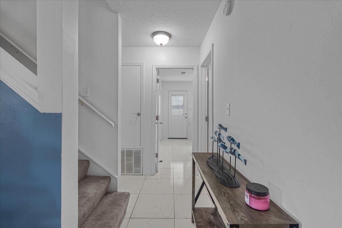 WEST LAKE - Residential