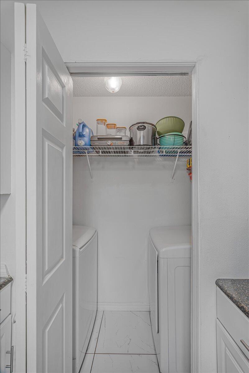 WEST LAKE - Residential