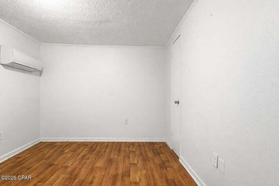 LAGUNA BEACH - Residential