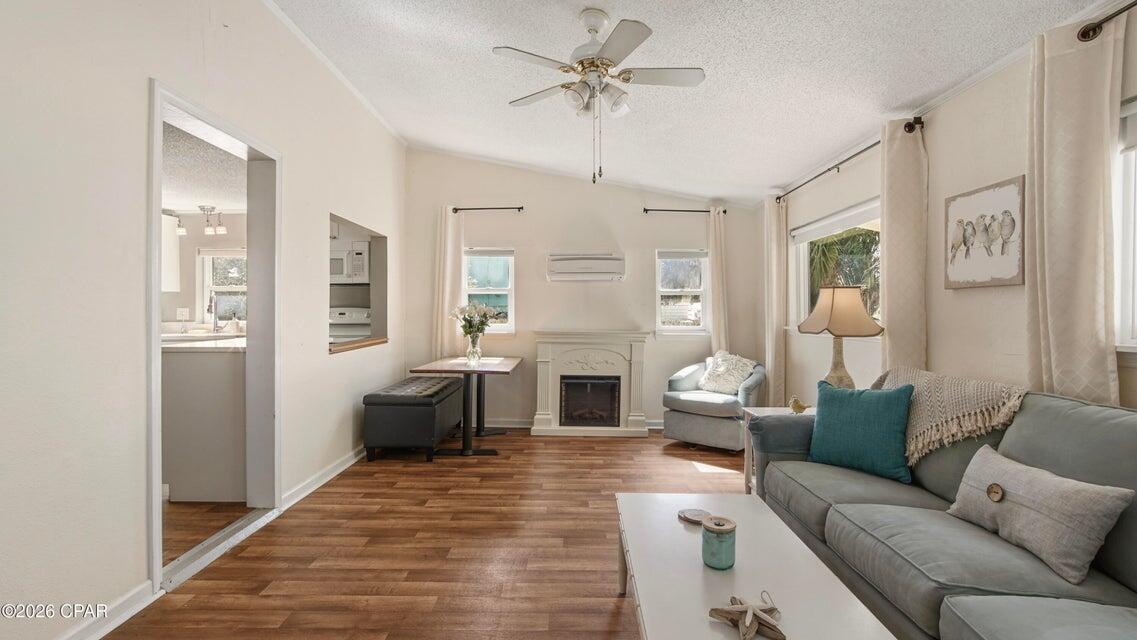 LAGUNA BEACH - Residential