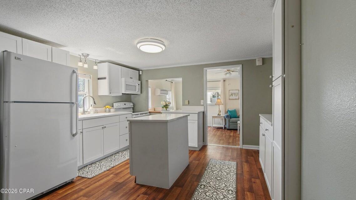 LAGUNA BEACH - Residential