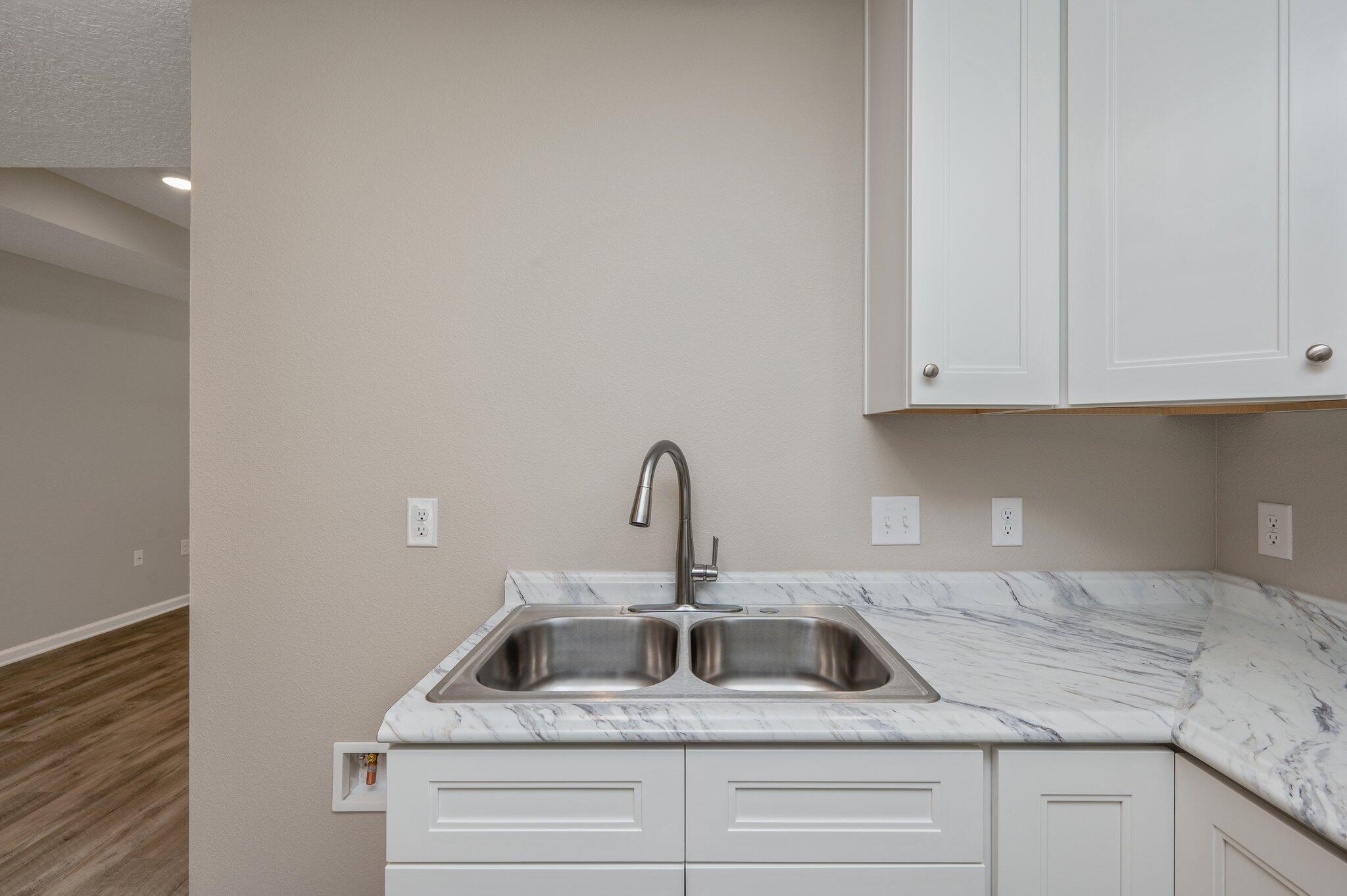 FAIRVIEW L H - Residential