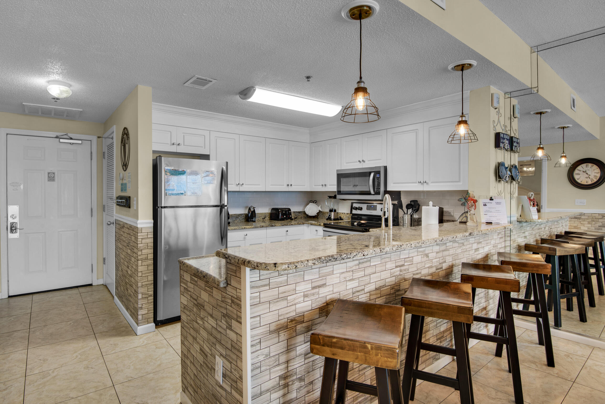 LEEWARD KEY - Residential