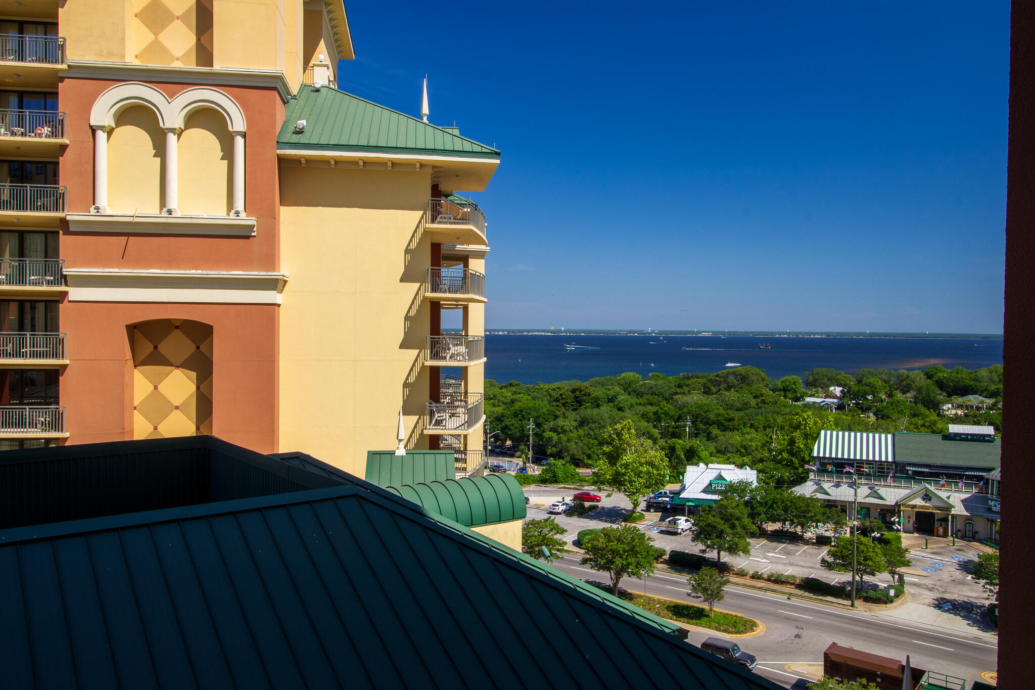 EMERALD GRANDE - Residential