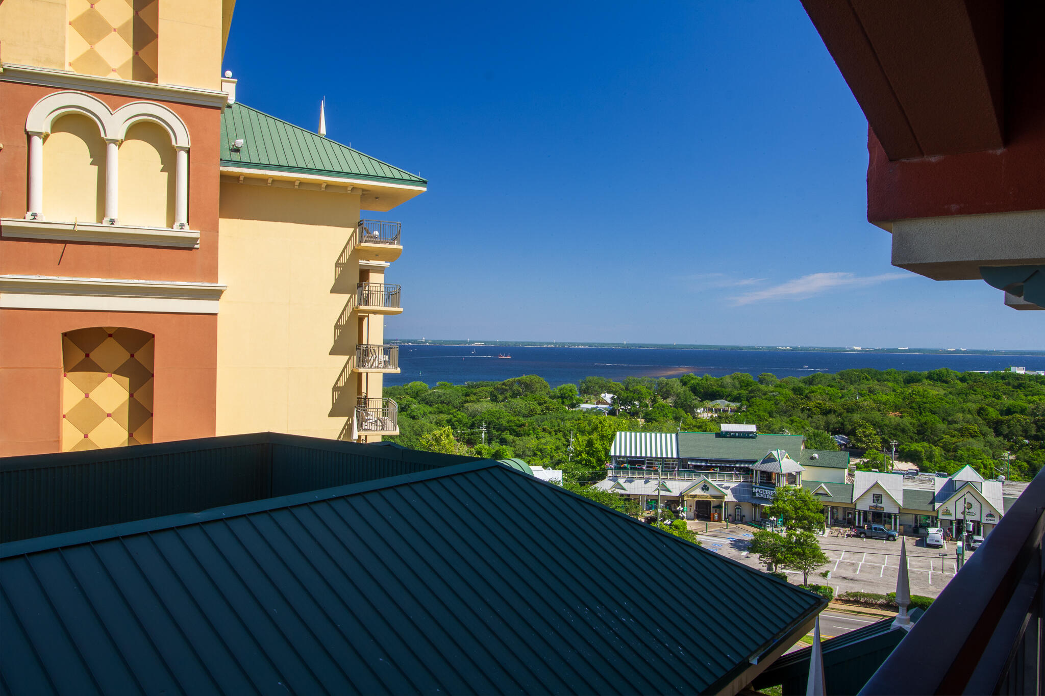 EMERALD GRANDE - Residential