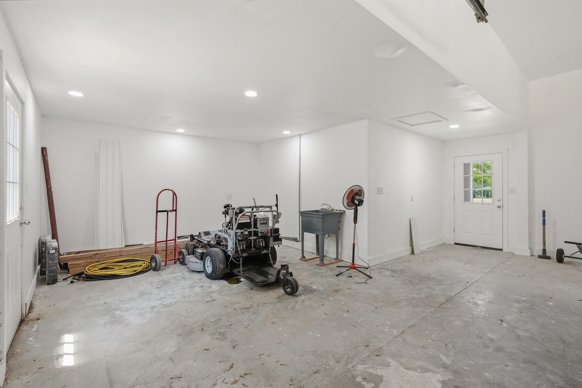 NO RECORDED SUBDIVISION - Residential