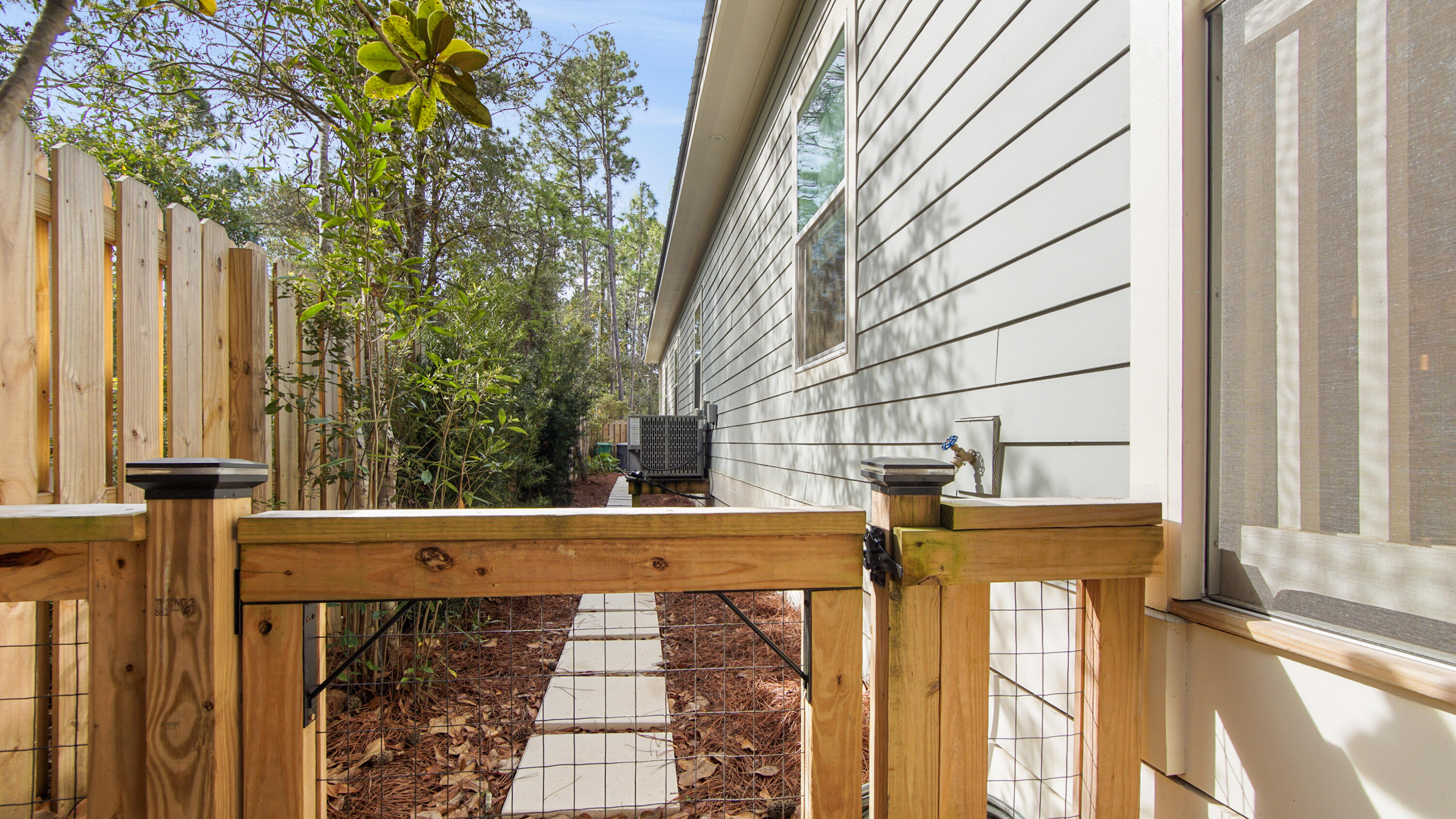 MAGNOLIA BEACH - Residential