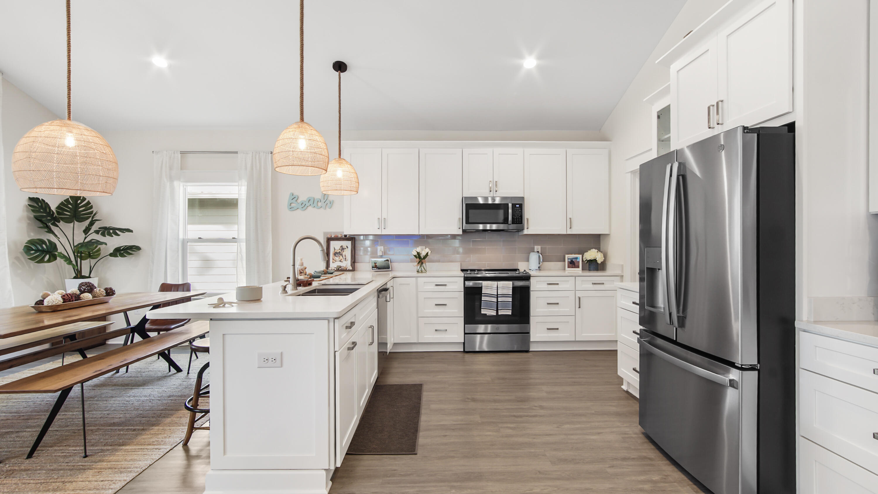 MAGNOLIA BEACH - Residential