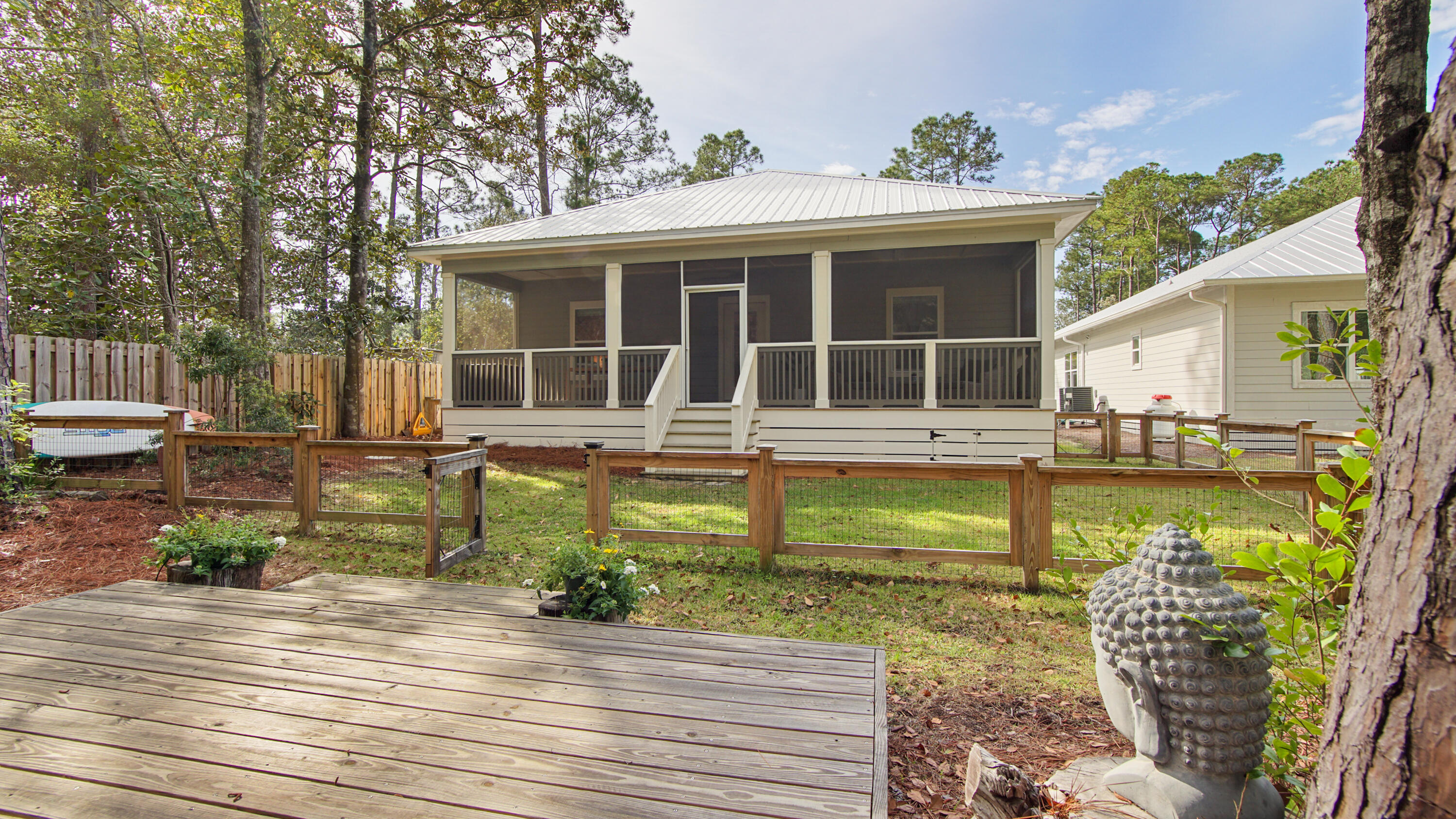 MAGNOLIA BEACH - Residential