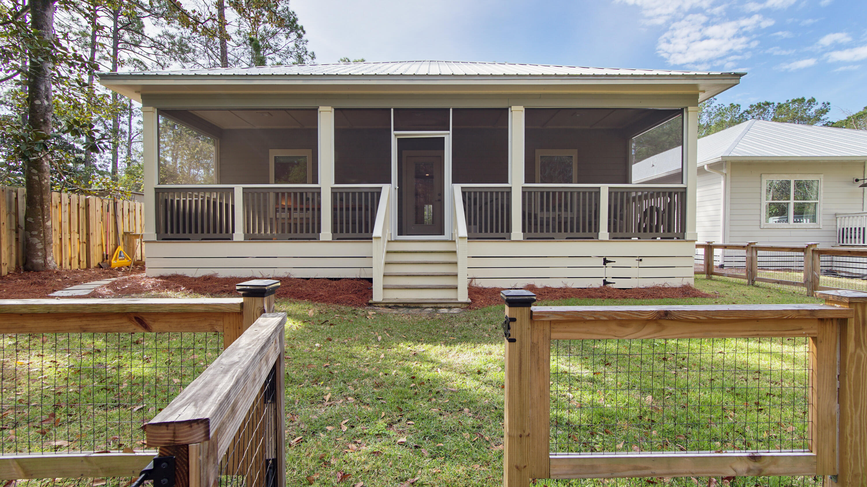 MAGNOLIA BEACH - Residential