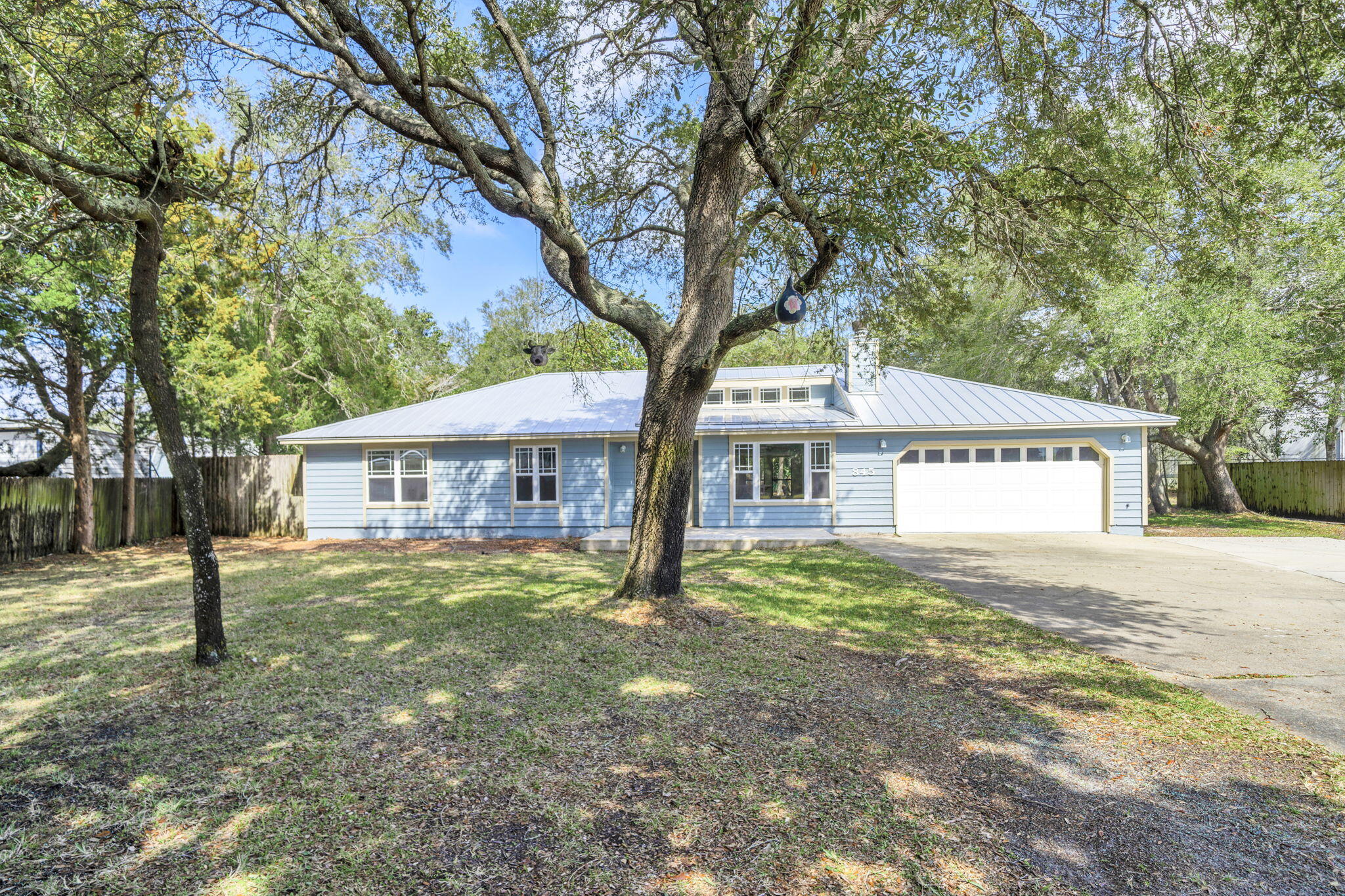 LAKESIDE VILLAS - Residential