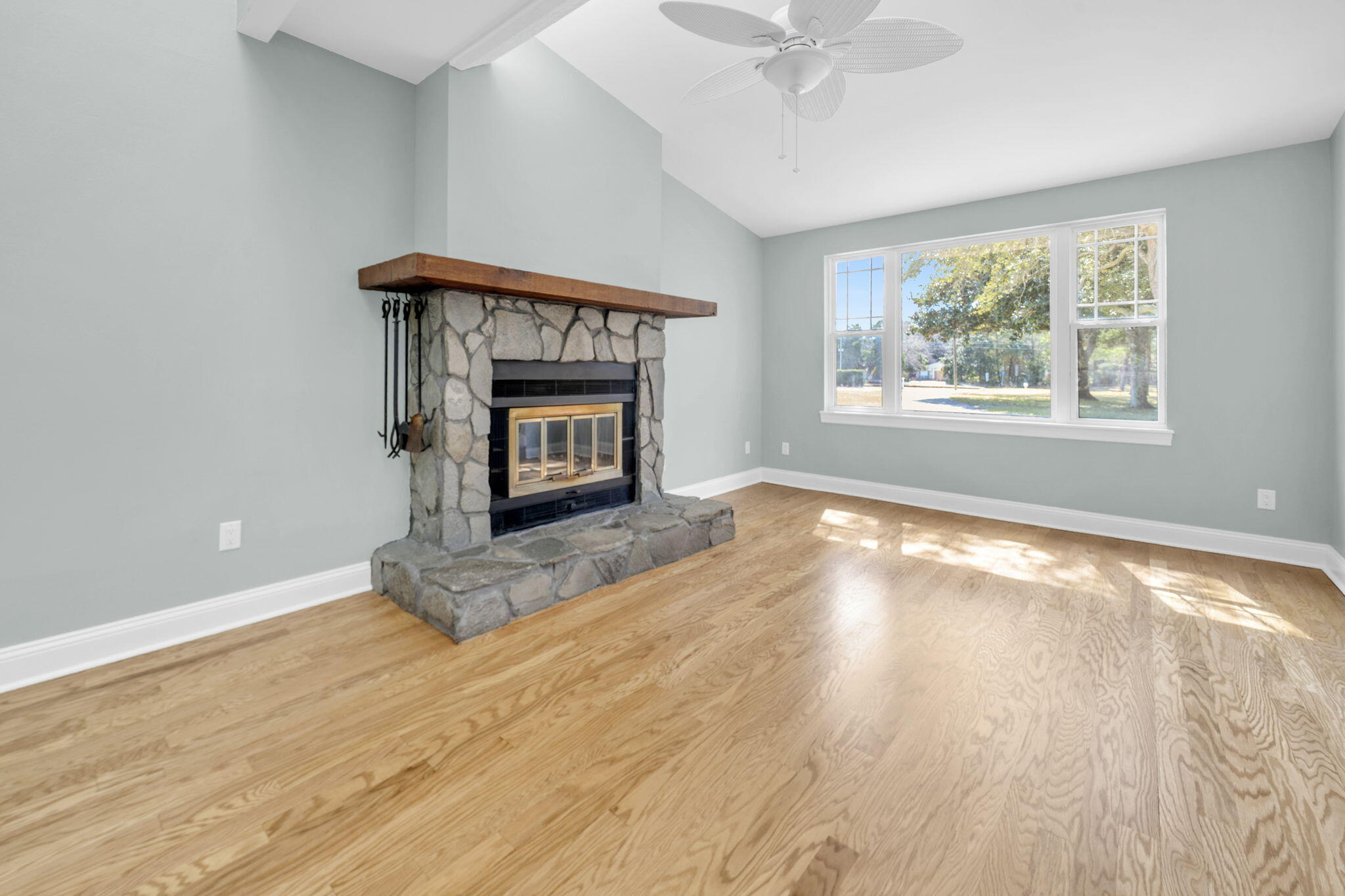 LAKESIDE VILLAS - Residential