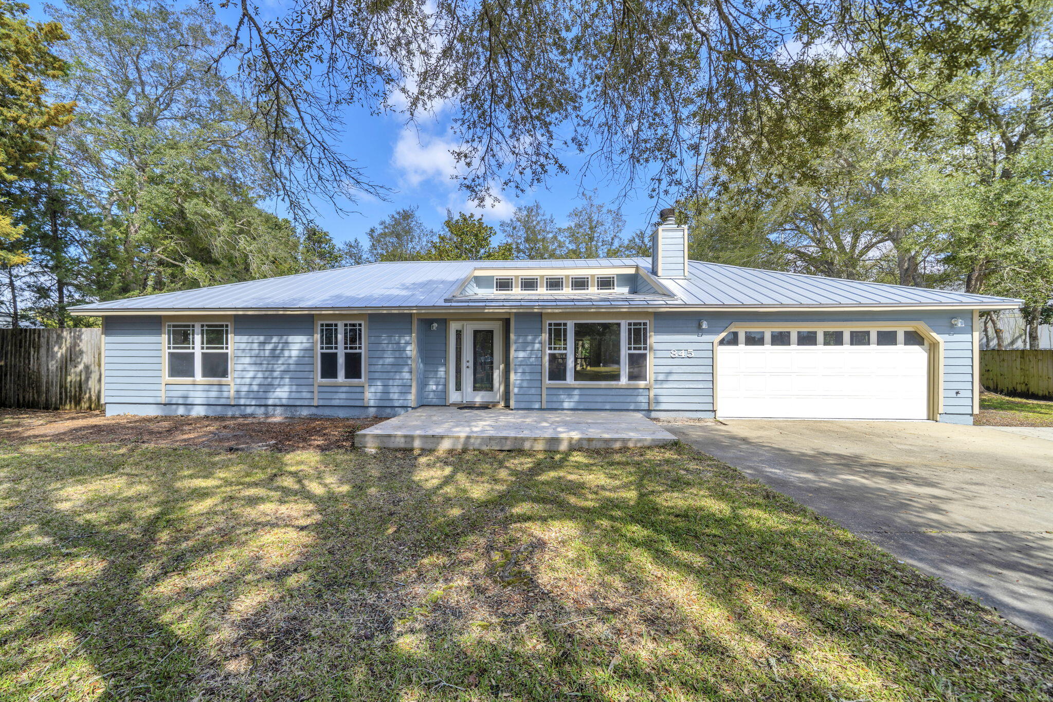 LAKESIDE VILLAS - Residential