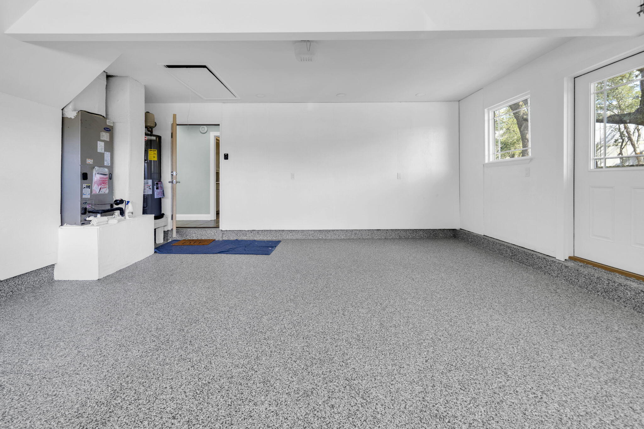 LAKESIDE VILLAS - Residential