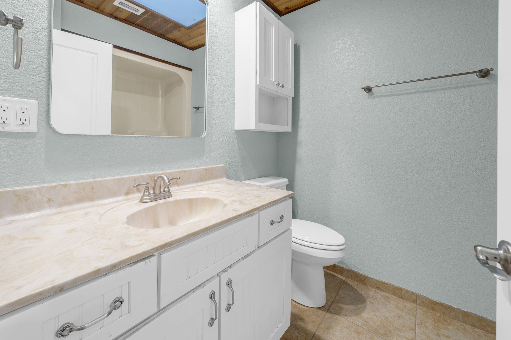 LAKESIDE VILLAS - Residential