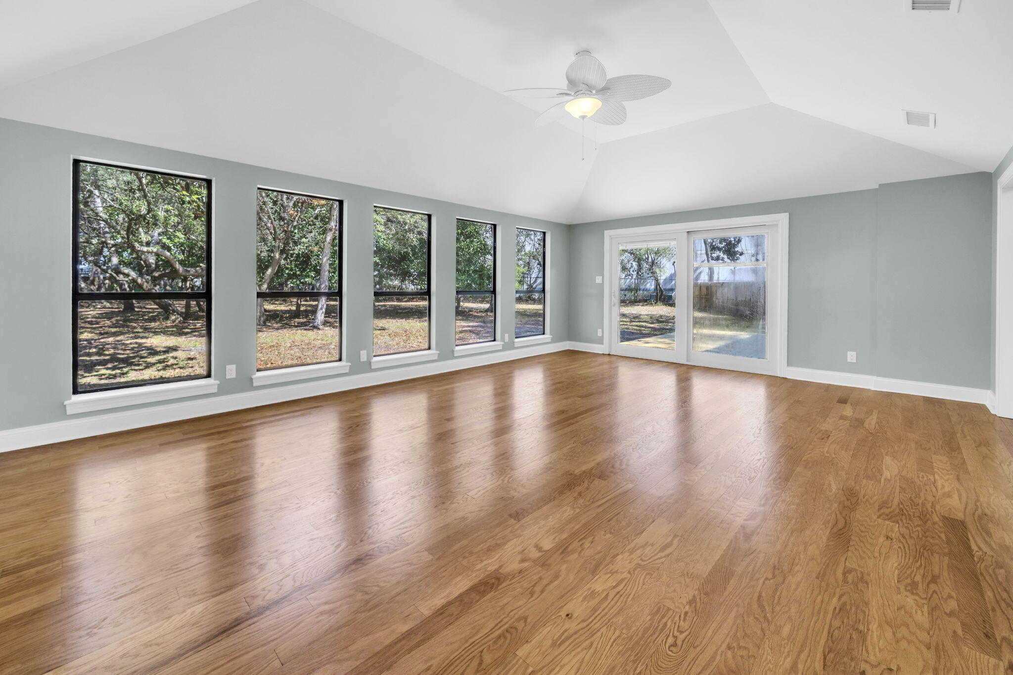 LAKESIDE VILLAS - Residential