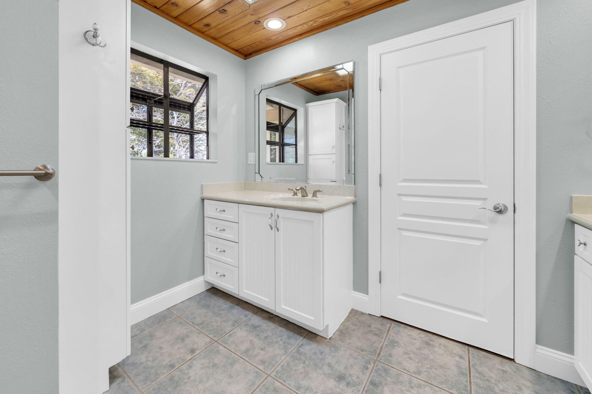 LAKESIDE VILLAS - Residential