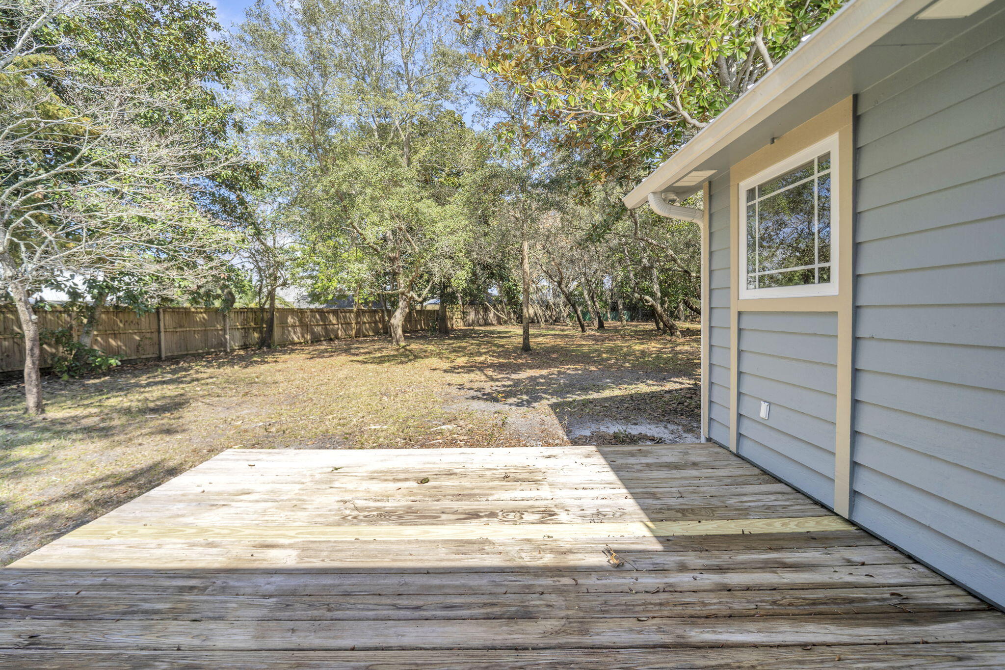 LAKESIDE VILLAS - Residential